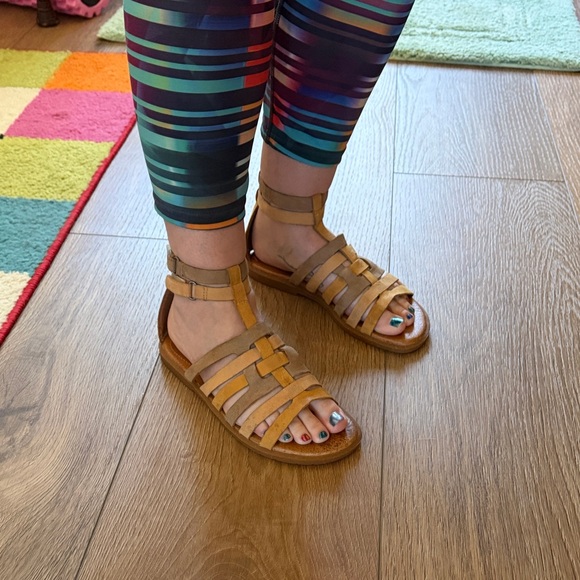 Strappy leather sandals - Picture 2 of 9